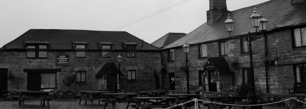 Elise's Ghosts, Murders, and Mayhem